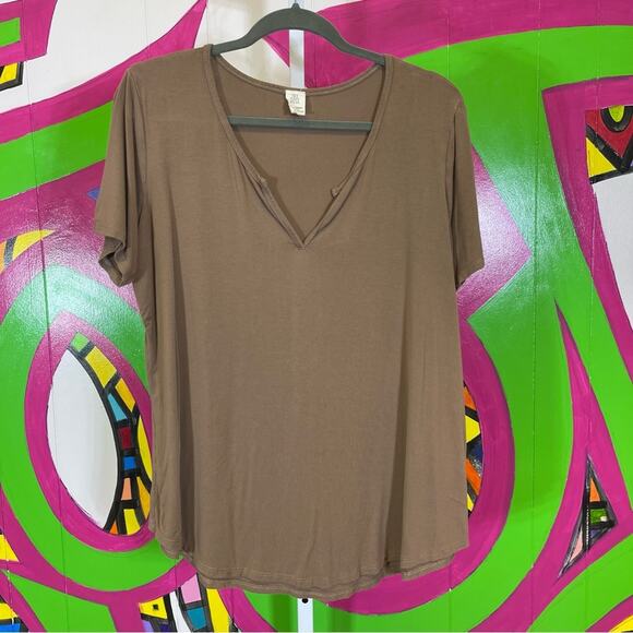 Ivy Rose Tops - Ivy Rose, Brown Soft Basic T-Shirt. Size 1X. Good used condition!